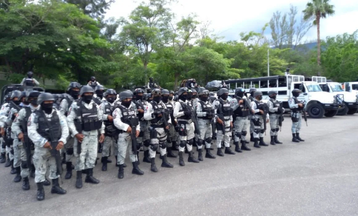 Retienen a 19 elementos de seguridad durante protestas en Guerrero