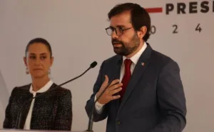 Svarch evaluará permanencia de director del IMSS-Bienestar en Veracruz