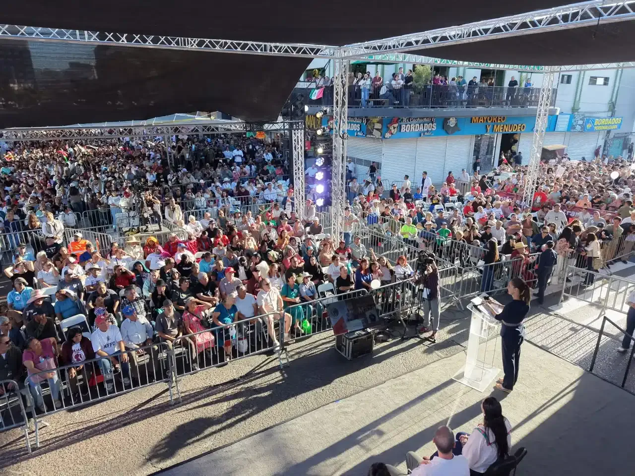 Sheinbaum anuncia obras de agua, vivienda y salud durante gira por Baja California