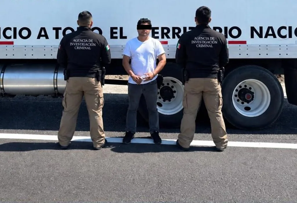 FGR asegura camión con presunta mercancía extranjera en Centla