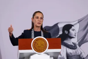 Sheinbaum prevé mantener abasto y precio del diésel ante presión internacional