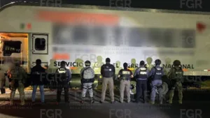 FGR investiga aseguramiento de camión con prendas de probable procedencia extranjera en Tabasco