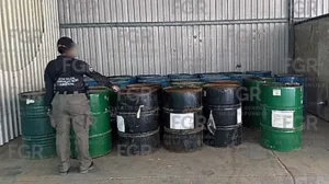 FGR asegura inmueble con hidrocarburo y sustancias químicas durante cateo en Centro