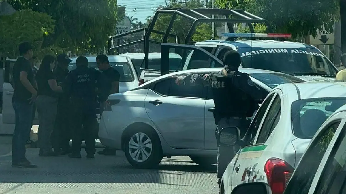 FGR despliega operativo en Paraíso y detiene a cuatro policías municipales