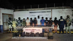 Detienen a nueve personas y aseguran armas, droga y equipo táctico en Culiacán