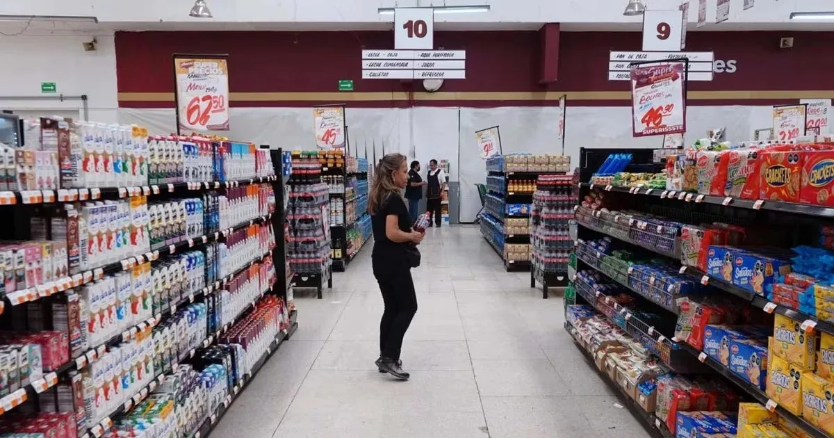 Consumo privado cae 0.4% en junio pese al impulso del Mundial