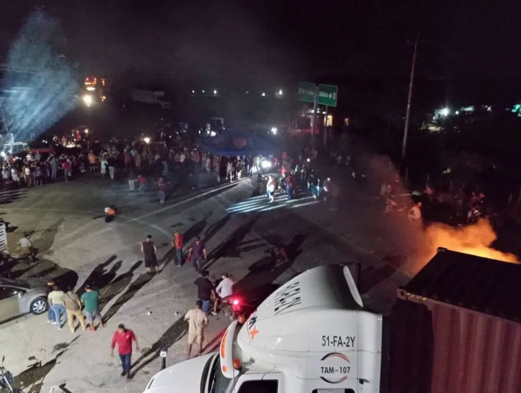 Bloqueo en la Villahermosa-Frontera toma ambiente de fiesta en Tamulté