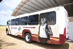 Nuevo autobús beneficiará a más de 2 mil 400 estudiantes de Balancán