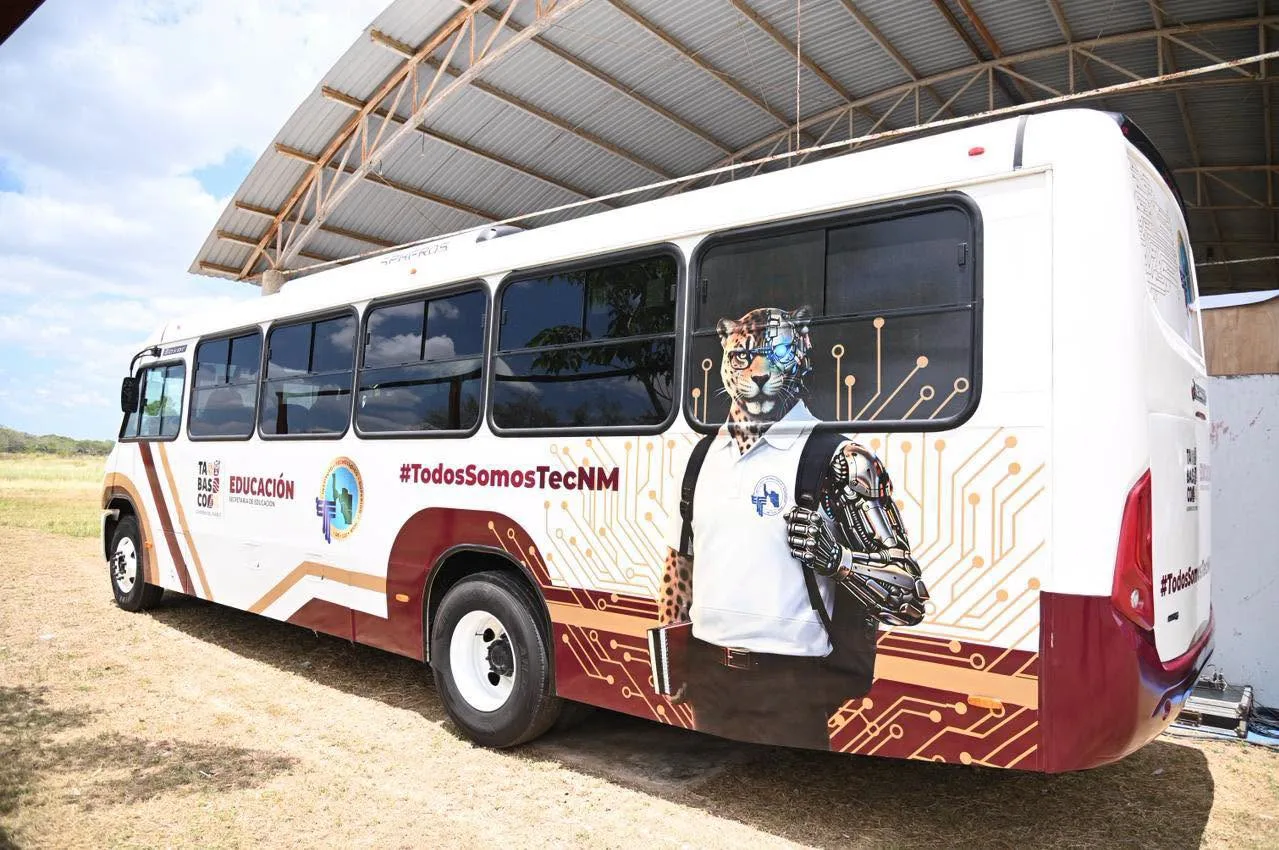 Nuevo autobús beneficiará a más de 2 mil 400 estudiantes de Balancán